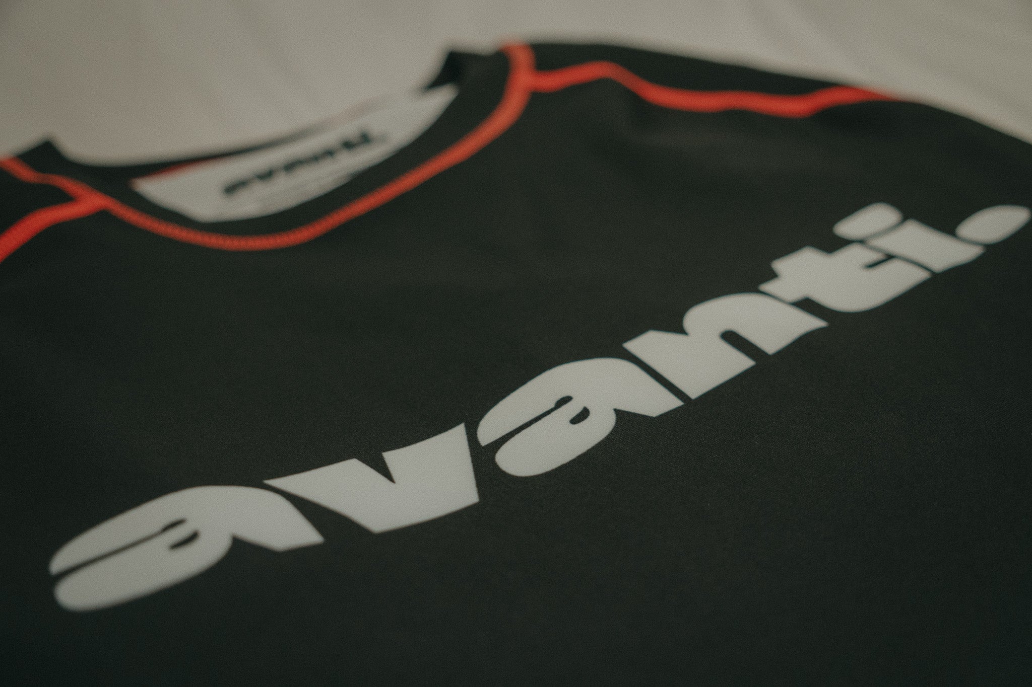 avanti. Hunter Core Rashguard